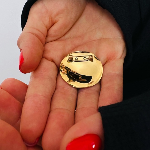 New Stylish Brooch Pin Metal Round Charm Unisex Gold - Picture 5 of 6